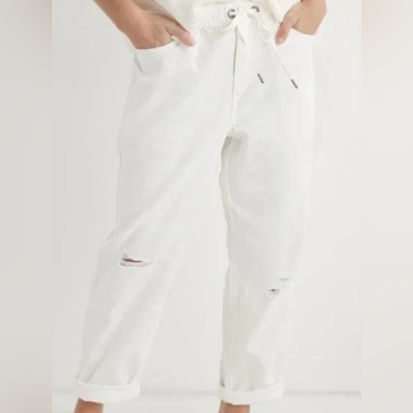 aerie High-Waisted Relaxed Denim Jogger in Pure White size Medium (Size 8 US) - Picture 5 of 16